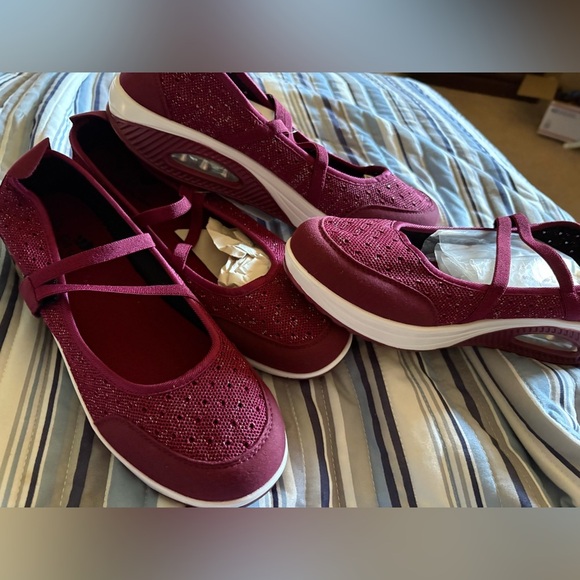 Shoes - Women's Burgundy Slip-On Shoes
Adjustable Velcro
NWT-Super Comfortable